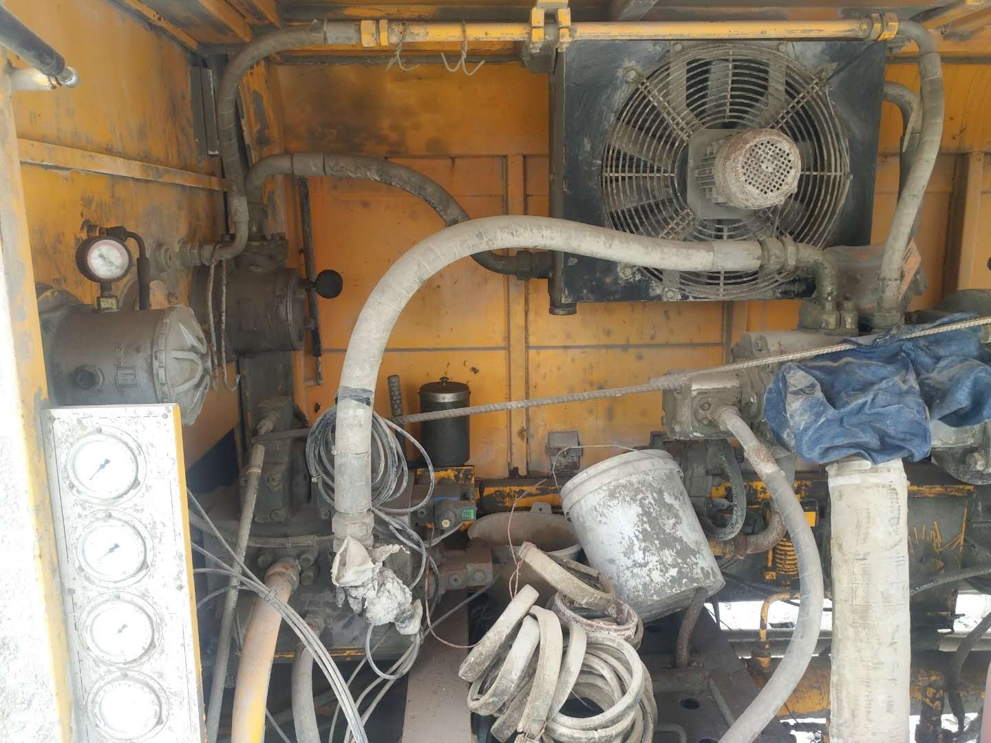 https://images.tongzsf.com/tong/truck_machine/20210126/1600fb6a44ddf1.jpg
