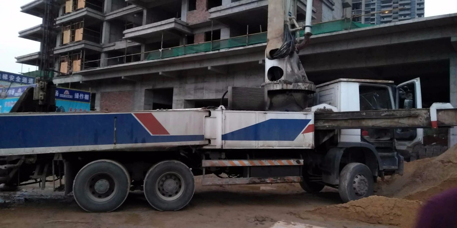 https://images.tongzsf.com/tong/truck_machine/20210126/1600fc16aa0549.jpg