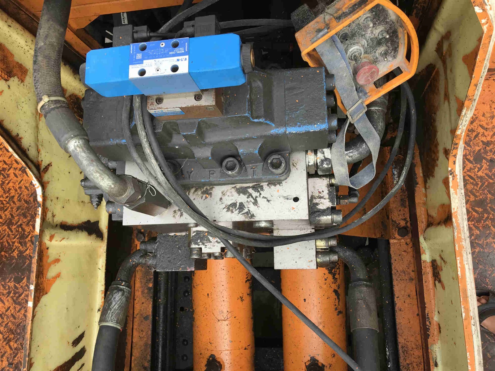 https://images.tongzsf.com/tong/truck_machine/20210127/1601109619b3f5.jpg