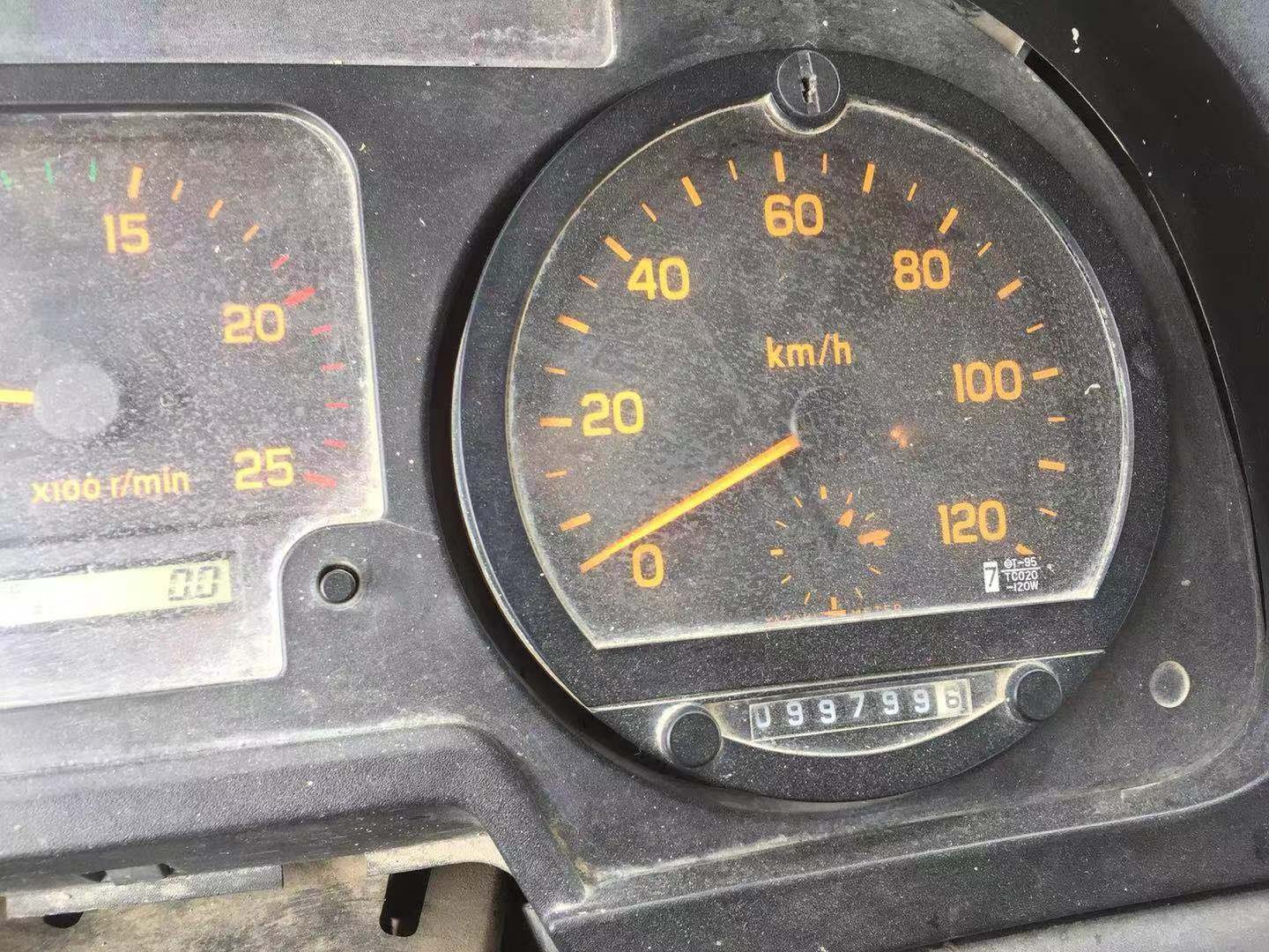 https://images.tongzsf.com/tong/truck_machine/20210127/1601110656e545.jpg