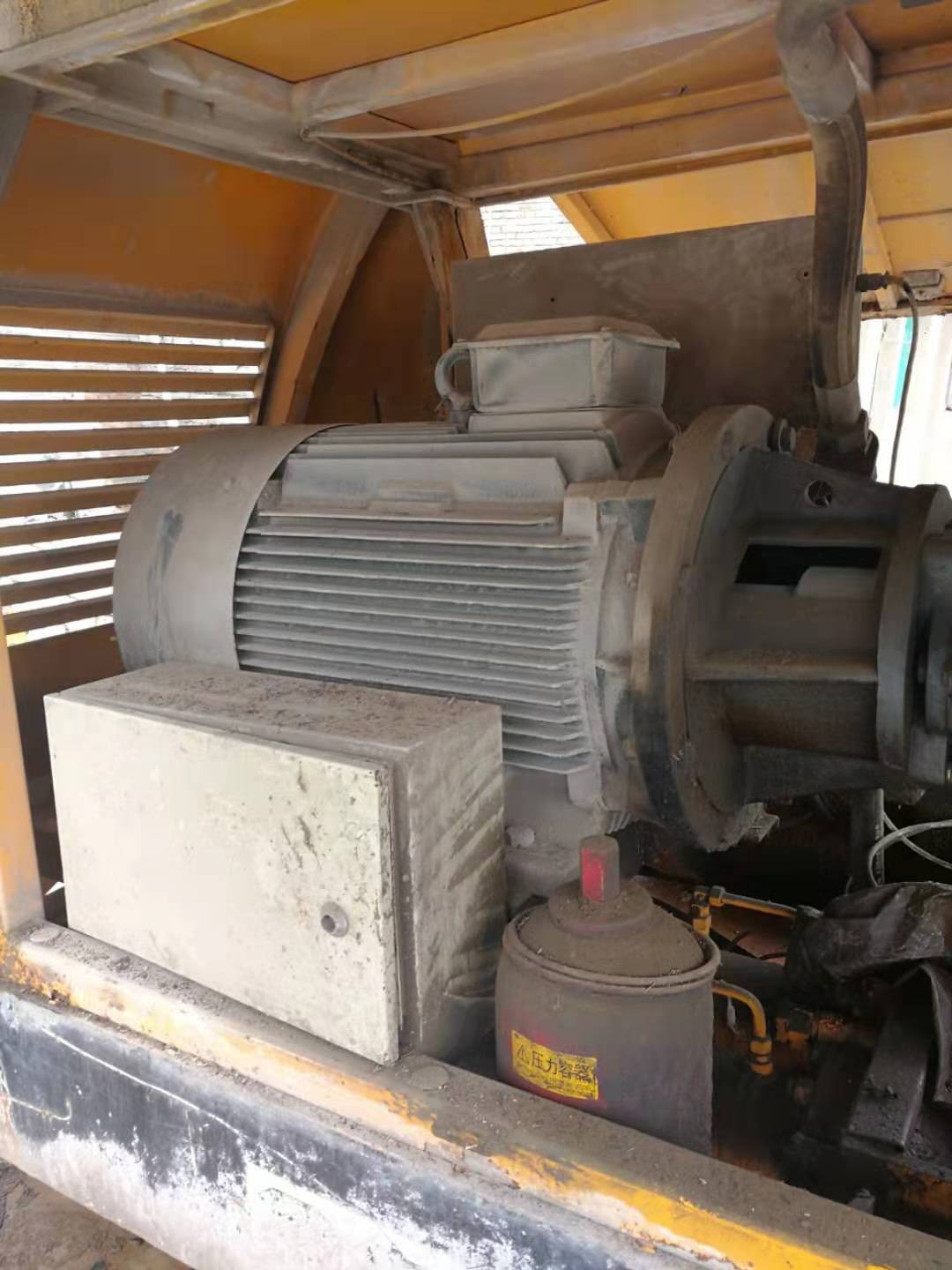 https://images.tongzsf.com/tong/truck_machine/20210127/160111ae50fac2.jpg