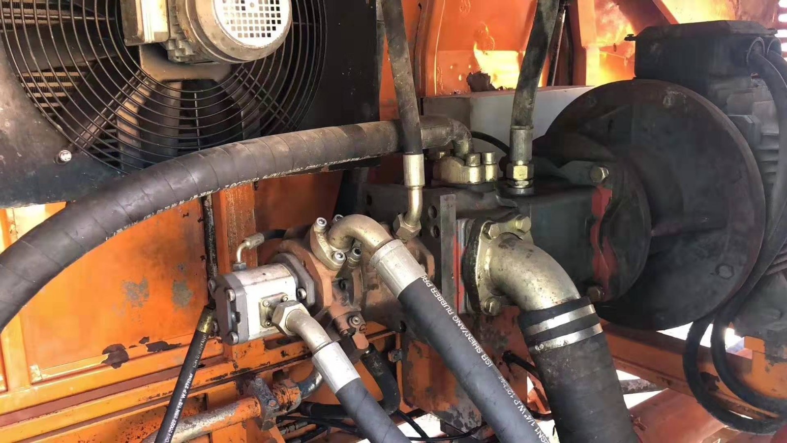 https://images.tongzsf.com/tong/truck_machine/20210127/1601120d8b43d6.jpg