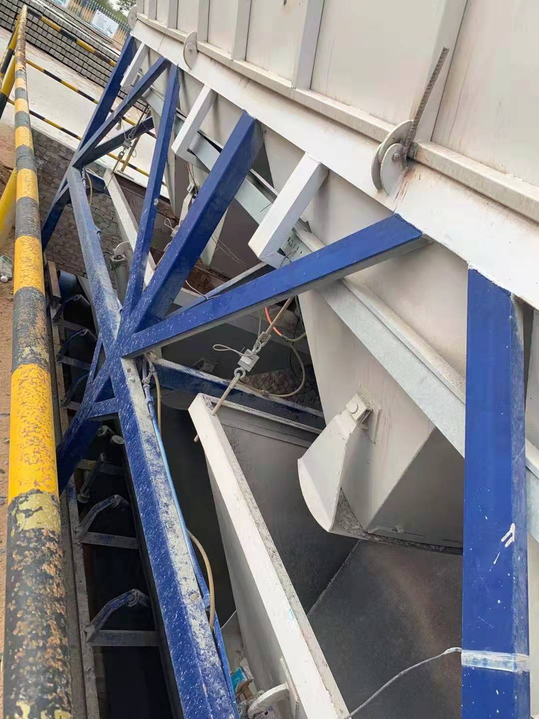 https://images.tongzsf.com/tong/truck_machine/20210127/1601126b745198.jpg