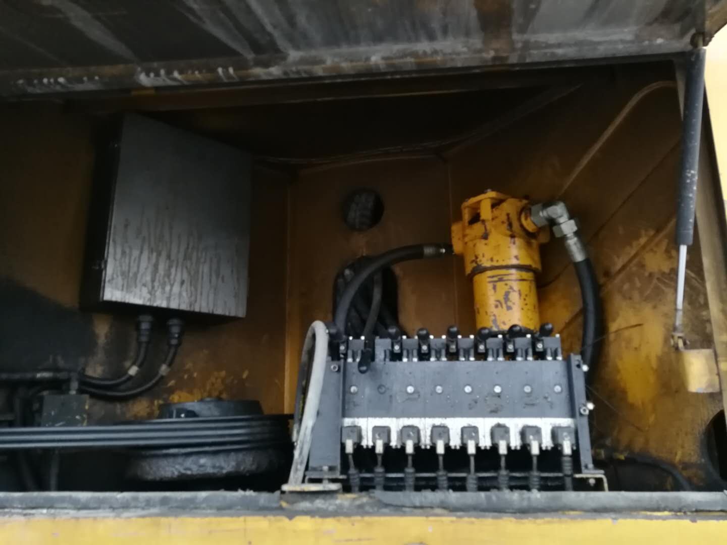https://images.tongzsf.com/tong/truck_machine/20210127/160112b93dd5d8.jpg