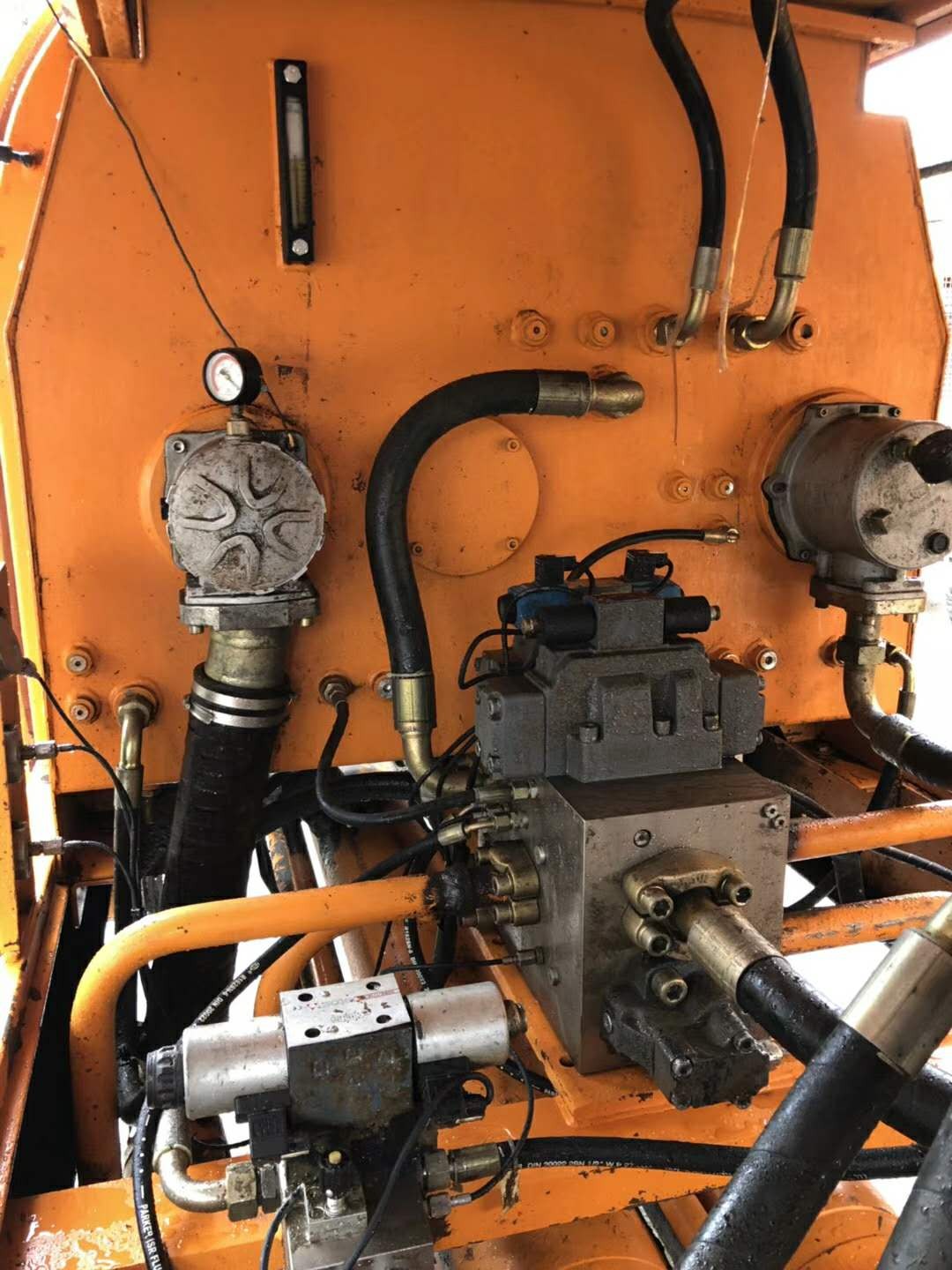 https://images.tongzsf.com/tong/truck_machine/20210127/160112c21cc69e.jpg