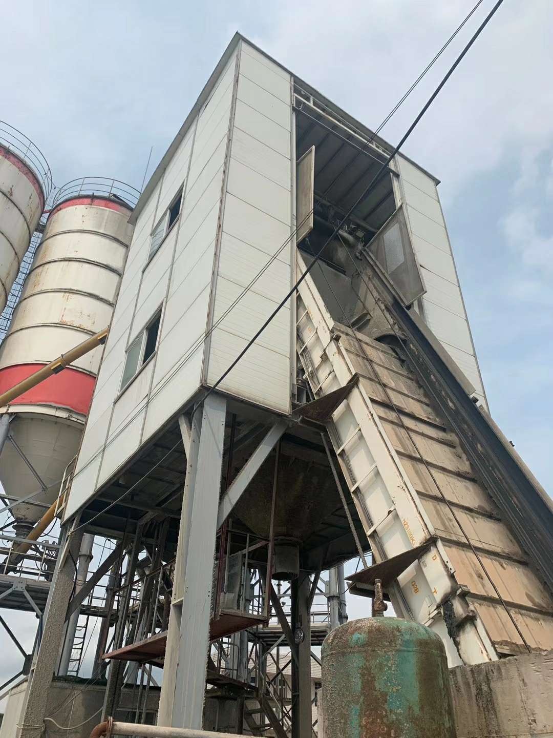 https://images.tongzsf.com/tong/truck_machine/20210127/160112f9658b57.jpg