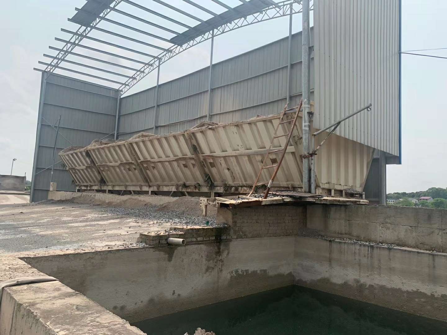 https://images.tongzsf.com/tong/truck_machine/20210127/160112f9678457.jpg