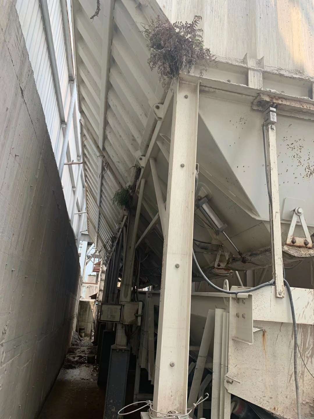 https://images.tongzsf.com/tong/truck_machine/20210127/160112f9692088.jpg