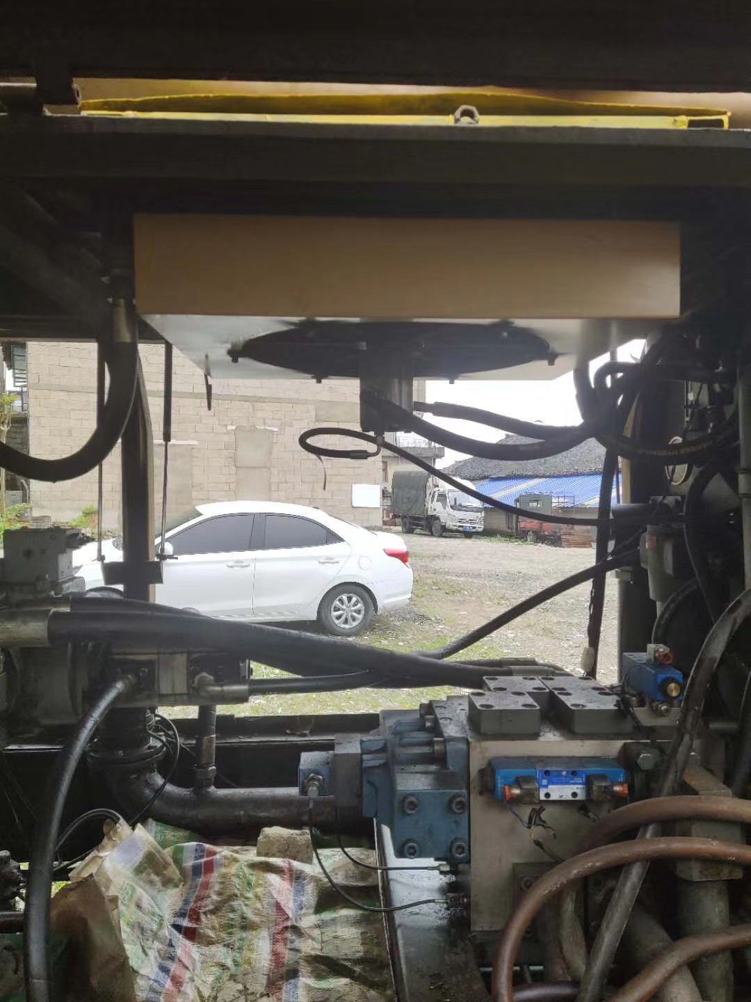 https://images.tongzsf.com/tong/truck_machine/20210127/1601131f44bef7.jpg