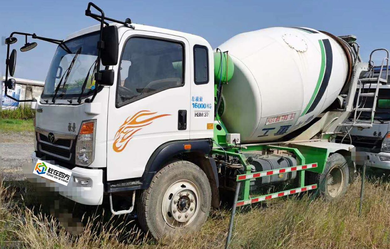https://images.tongzsf.com/tong/truck_machine/20210127/1601148cb39fe8.jpg