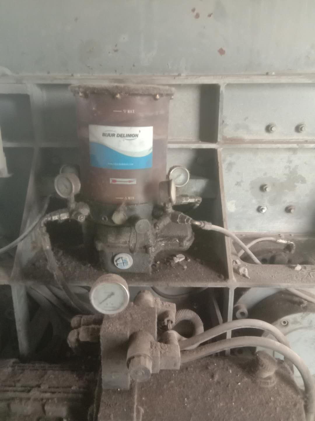 https://images.tongzsf.com/tong/truck_machine/20210127/16011674bb4eaf.jpg