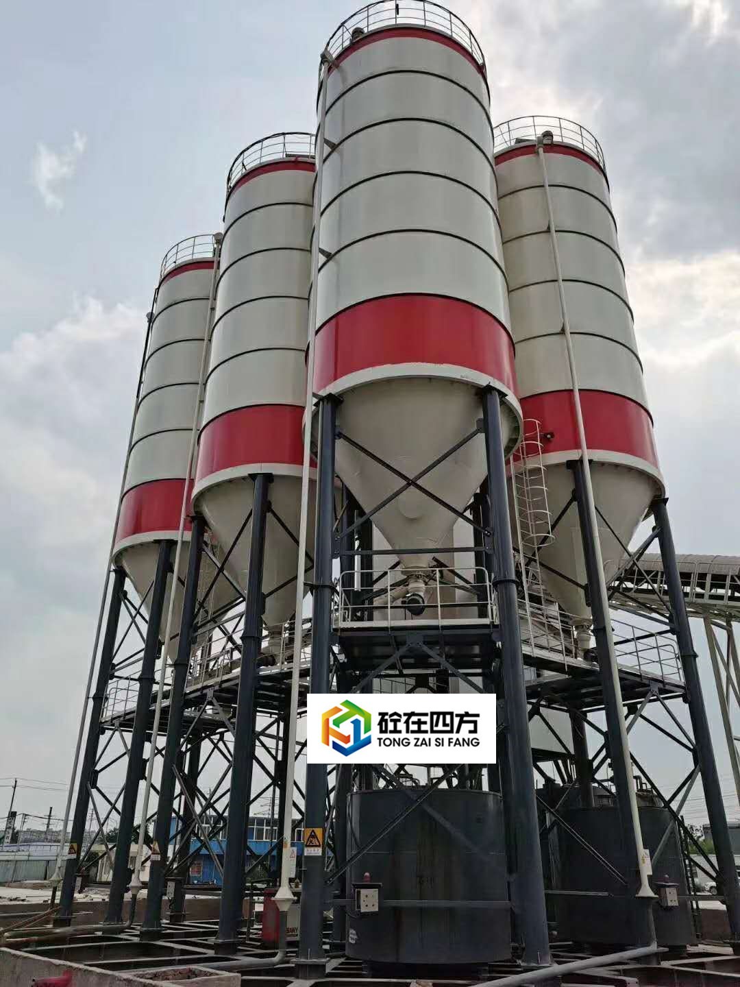 https://images.tongzsf.com/tong/truck_machine/20210127/160116d28dfa63.jpg
