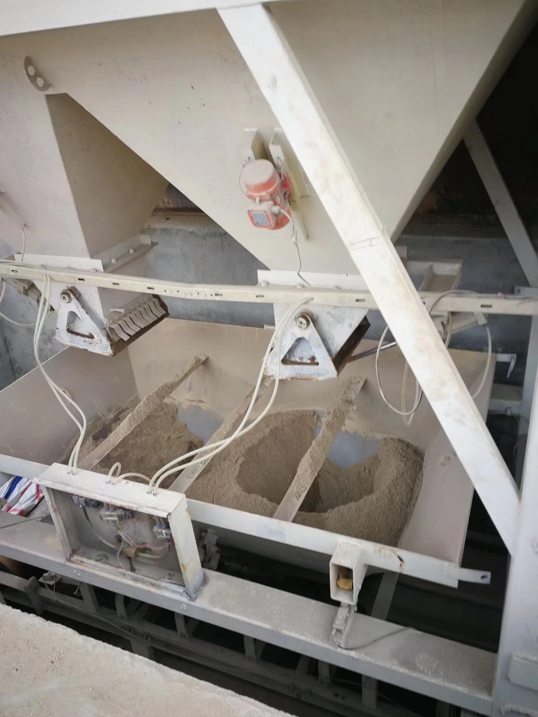 https://images.tongzsf.com/tong/truck_machine/20210128/16012122c35fc3.jpg