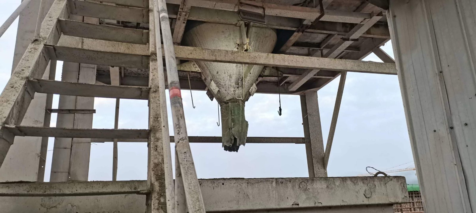 https://images.tongzsf.com/tong/truck_machine/20210128/1601224e8e32dd.jpg