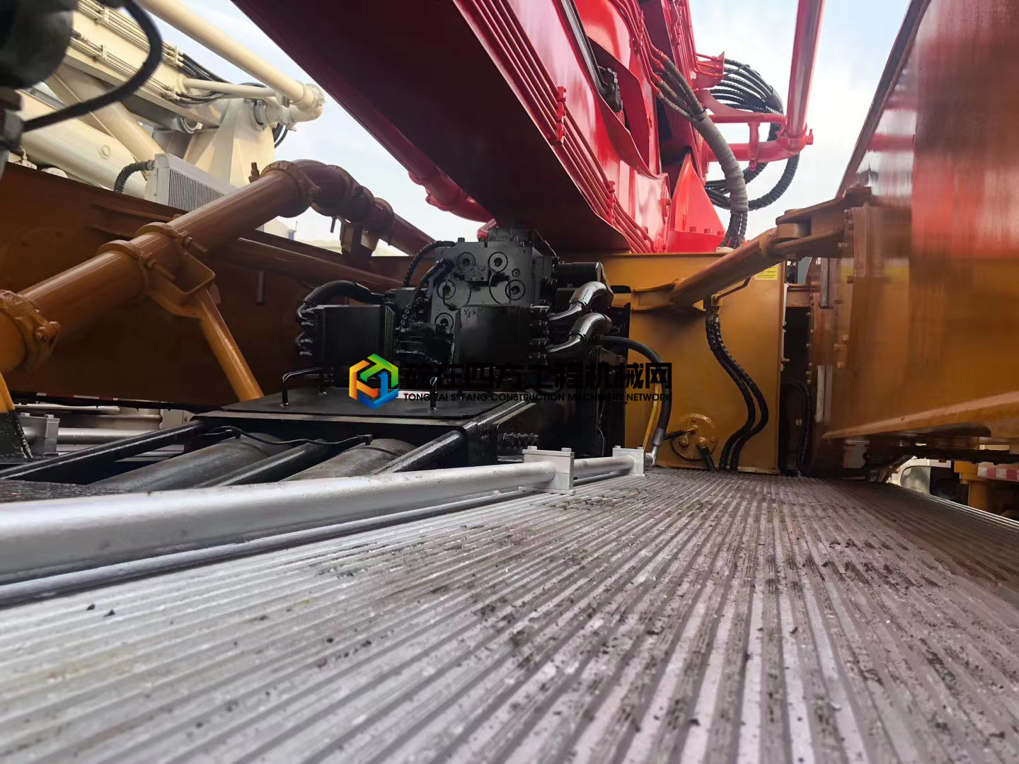 https://images.tongzsf.com/tong/truck_machine/20210222/1603362ce2fe7a.jpg