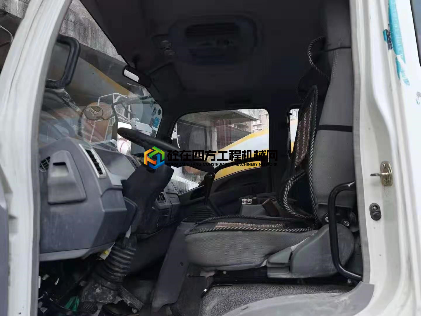 https://images.tongzsf.com/tong/truck_machine/20210306/160431cc4bd579.jpg