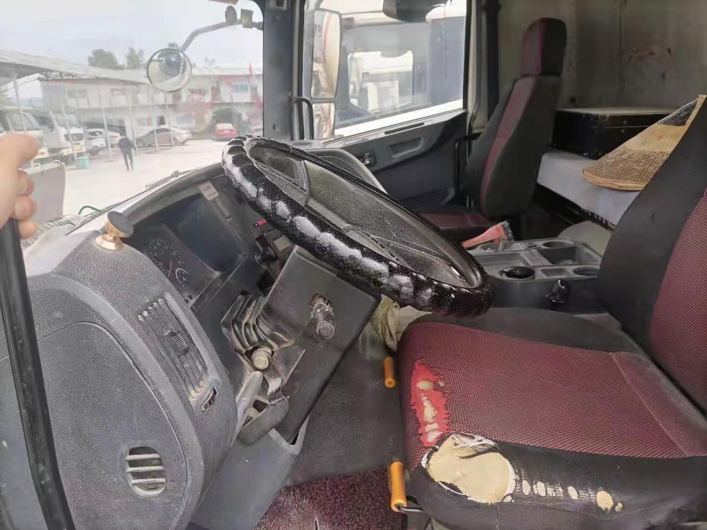 https://images.tongzsf.com/tong/truck_machine/20210312/1604b1fb088155.jpg