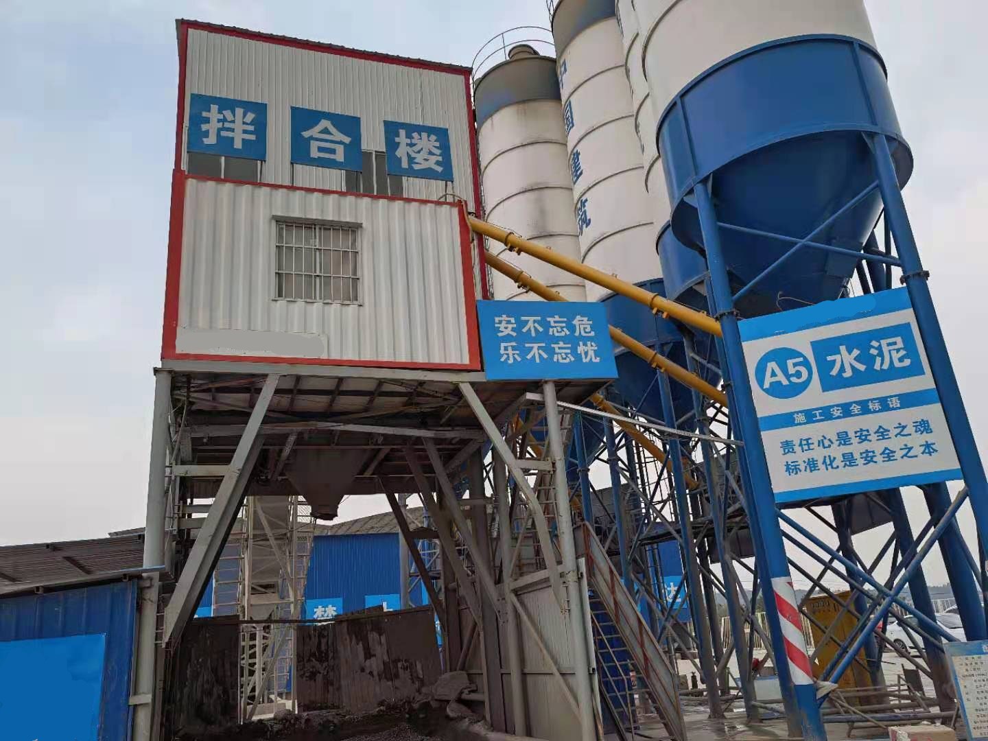 https://images.tongzsf.com/tong/truck_machine/20210313/1604c1e120bf84.jpg