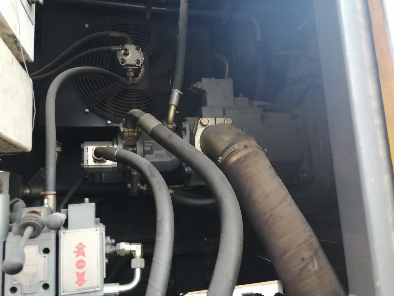 https://images.tongzsf.com/tong/truck_machine/20210322/160585ac90430b.jpg