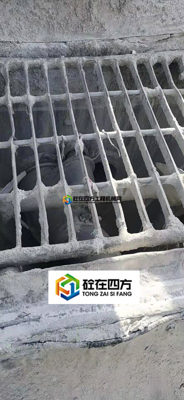 https://images.tongzsf.com/tong/truck_machine/20210407/1606d302fb88ce.jpg