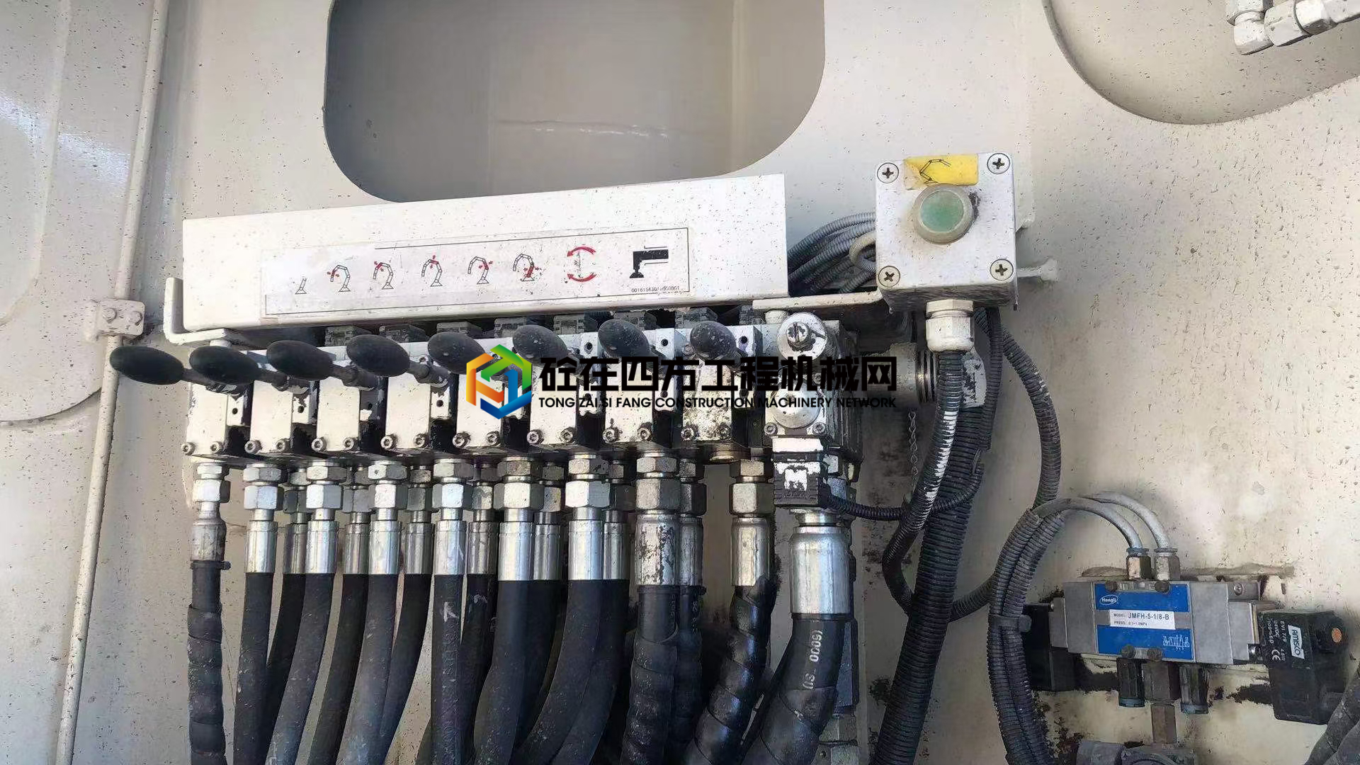 https://images.tongzsf.com/tong/truck_machine/20210419/1607d7bea5eb4a.jpg