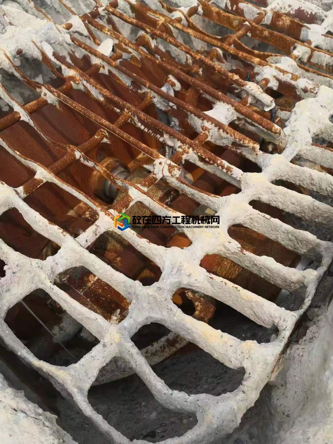 https://images.tongzsf.com/tong/truck_machine/20210427/16087bd7a0aac7.jpg