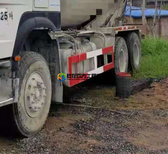 https://images.tongzsf.com/tong/truck_machine/20210430/1608b7afc1be8f.jpg