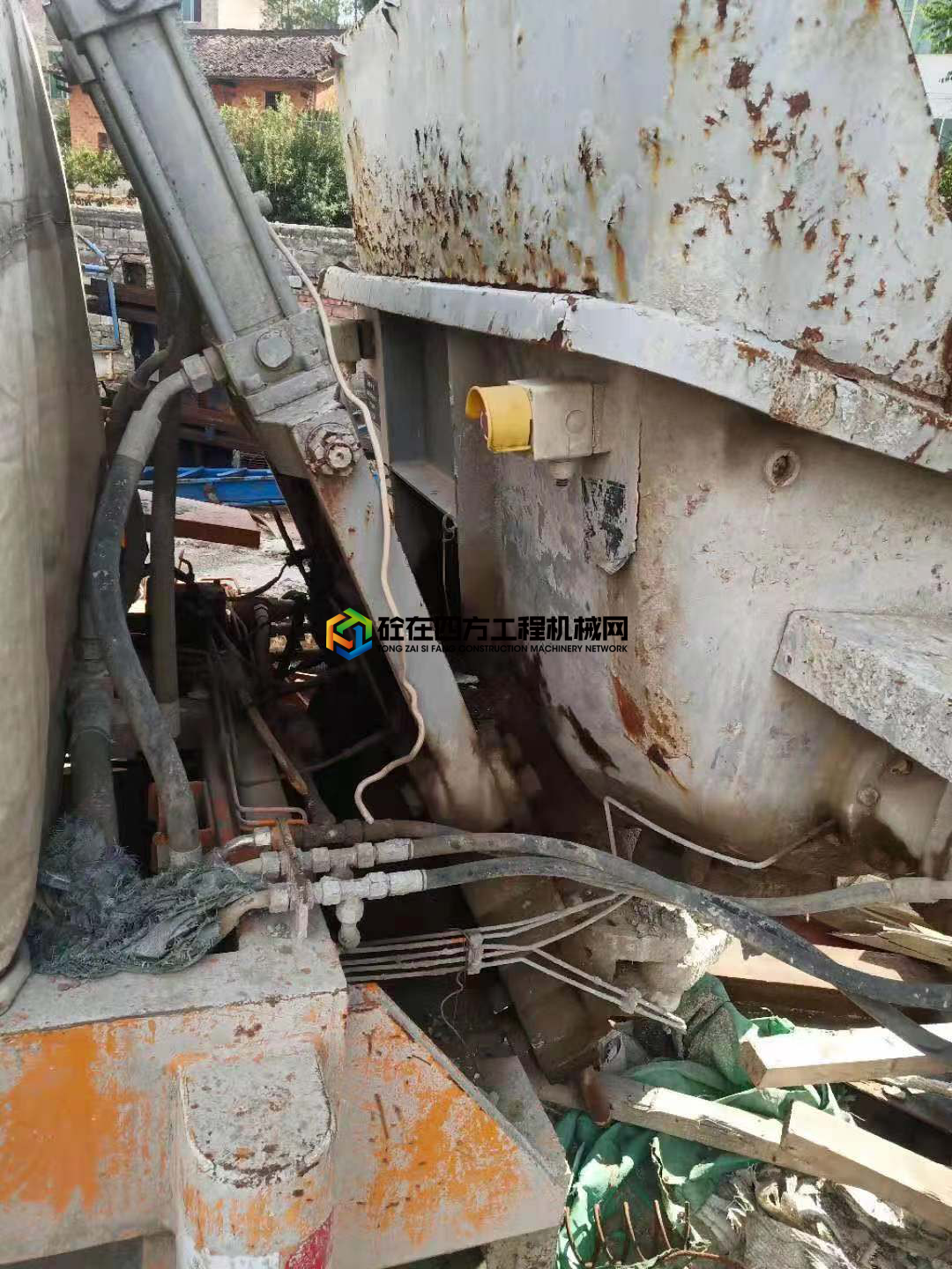 https://images.tongzsf.com/tong/truck_machine/20210430/1608bc8838034e.jpg