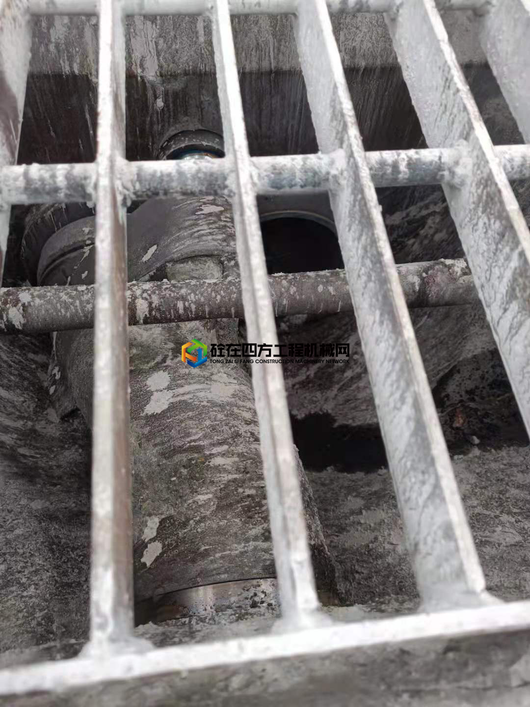 https://images.tongzsf.com/tong/truck_machine/20210510/16098a5aeed28c.jpg