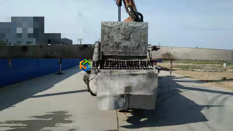 https://images.tongzsf.com/tong/truck_machine/20210512/1609b3af0edb0d.jpg
