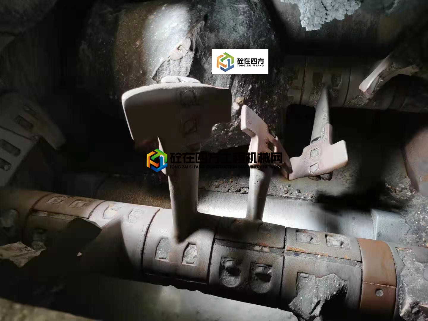 https://images.tongzsf.com/tong/truck_machine/20210522/160a8adceda634.jpg