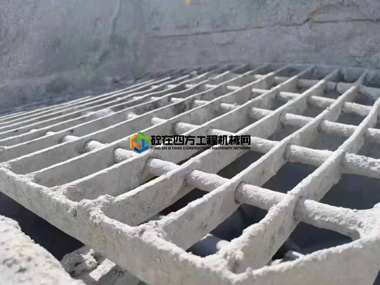 https://images.tongzsf.com/tong/truck_machine/20210607/160bdc3094a13e.jpg