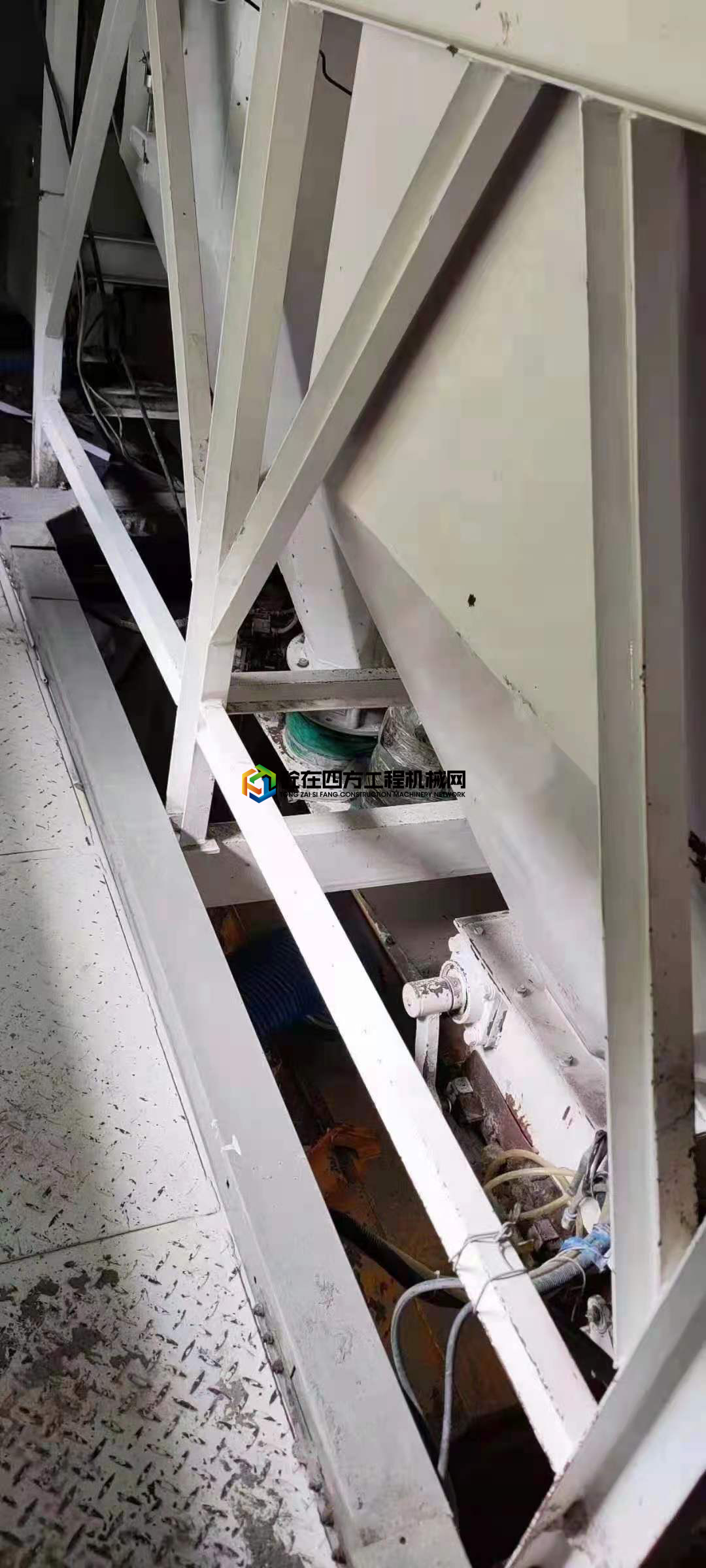 https://images.tongzsf.com/tong/truck_machine/20210607/160bde3af1ca81.jpg
