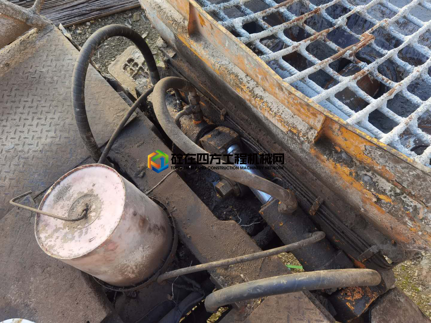 https://images.tongzsf.com/tong/truck_machine/20210812/161147a51bb6d7.jpg