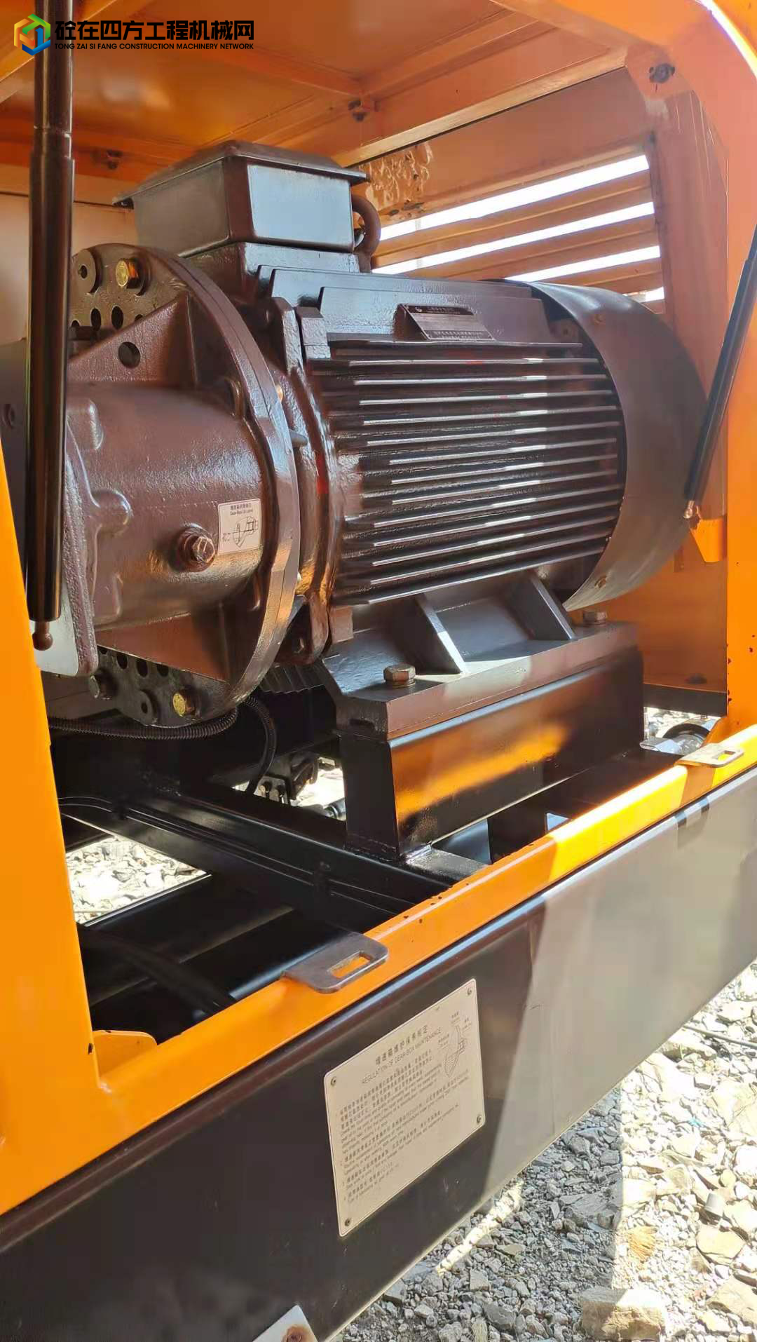 https://images.tongzsf.com/tong/truck_machine/20210913/1613f0bdee3cc7.jpg
