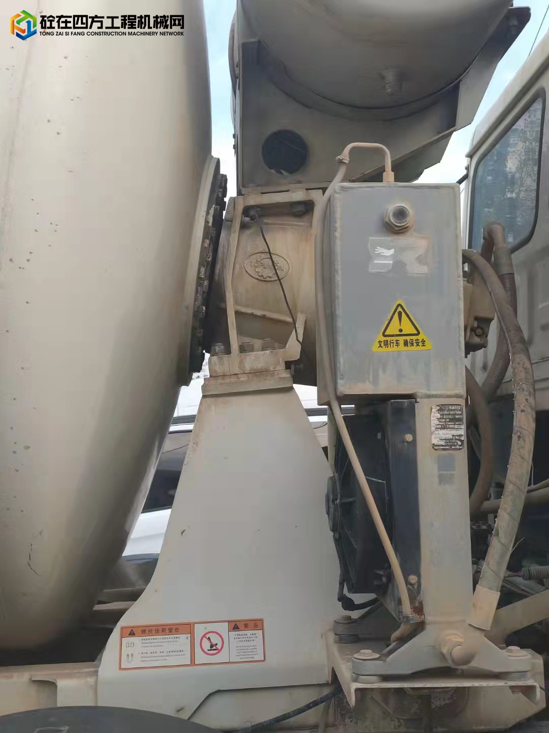 https://images.tongzsf.com/tong/truck_machine/20210926/1614fd86eaa21d.jpg