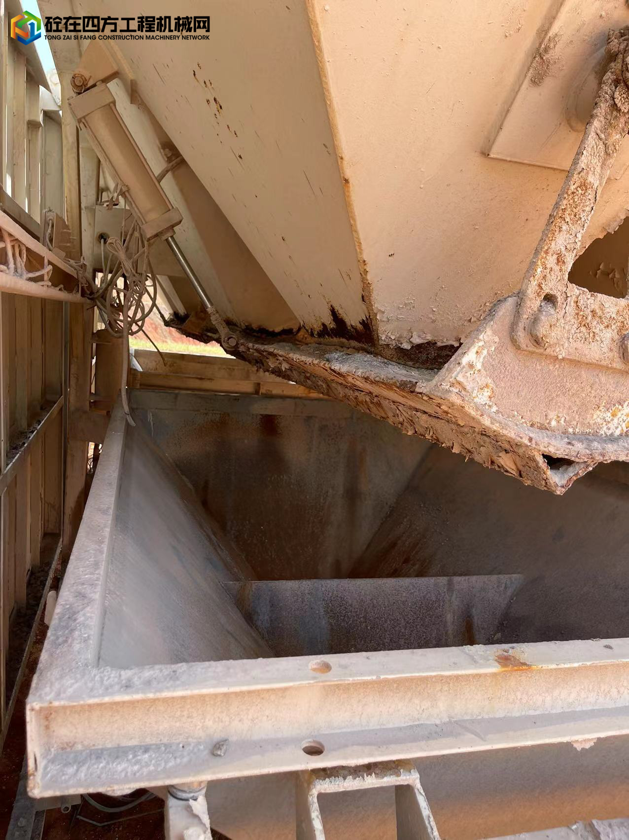 https://images.tongzsf.com/tong/truck_machine/20211112/1618db5f197c43.jpg