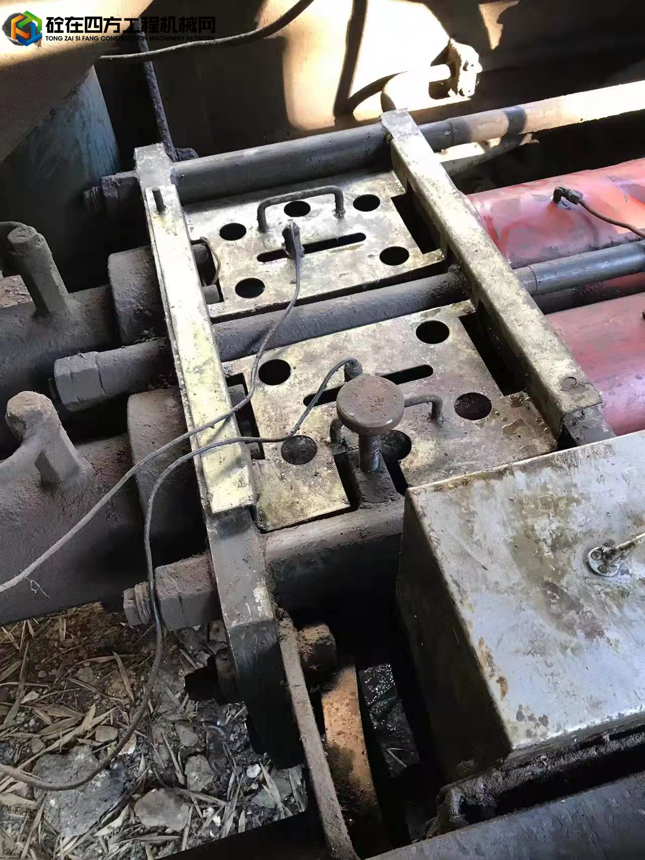 https://images.tongzsf.com/tong/truck_machine/20211116/161936feab7a02.jpg
