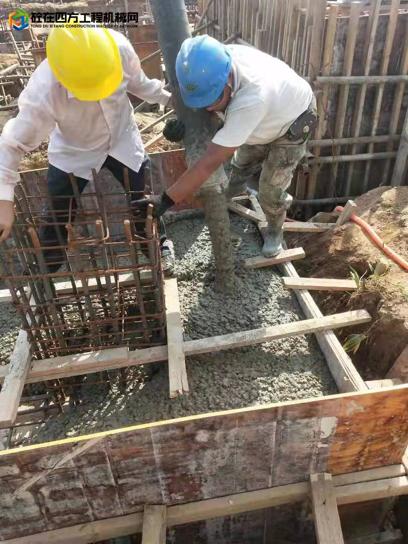 https://images.tongzsf.com/tong/truck_machine/20211122/1619b67e0e0498.jpg