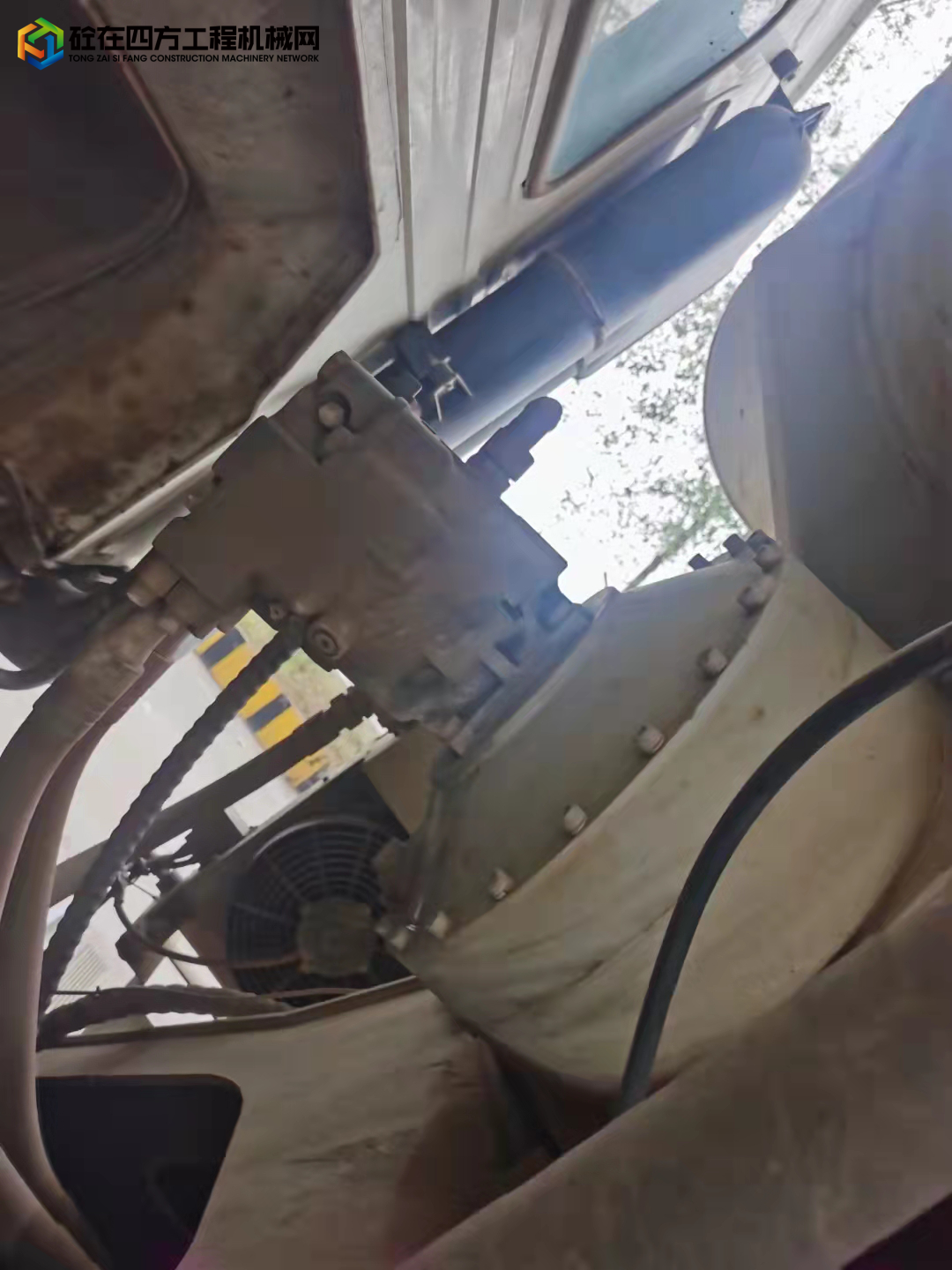 https://images.tongzsf.com/tong/truck_machine/20211129/161a49ff54bd39.jpg