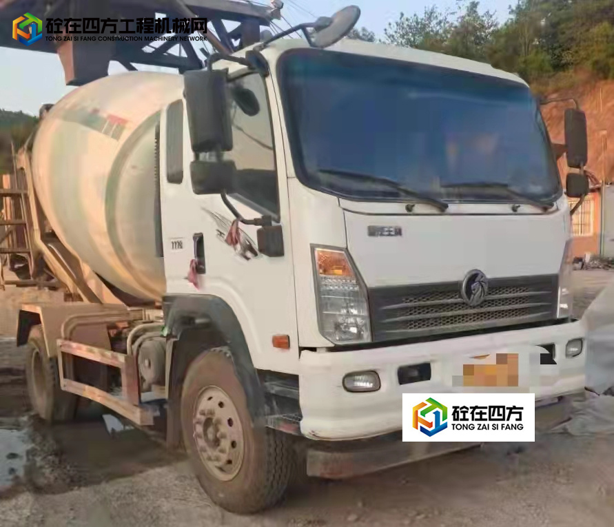 https://images.tongzsf.com/tong/truck_machine/20211229/161cbf9b6a1e2d.jpg