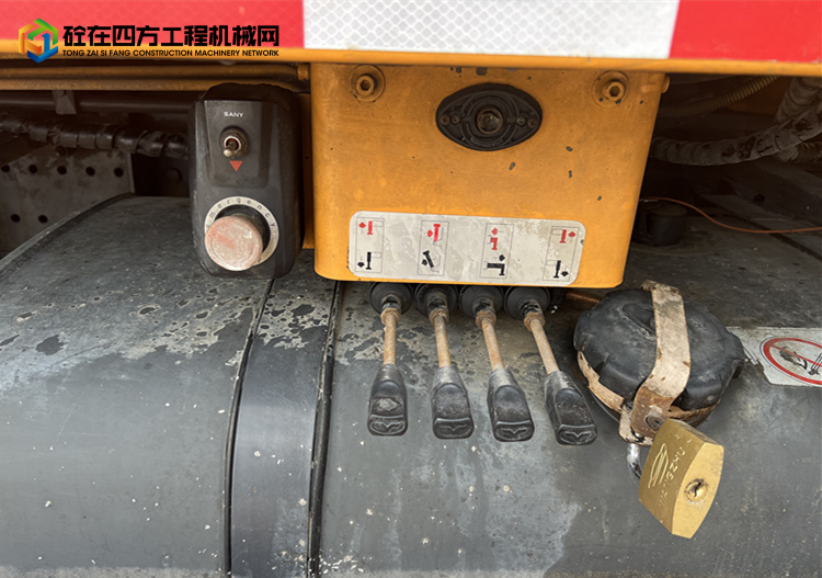 https://images.tongzsf.com/tong/truck_machine/20211230/161cd1fc569ea9.jpg