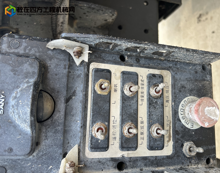 https://images.tongzsf.com/tong/truck_machine/20211230/161cd1fc5b6e66.jpg