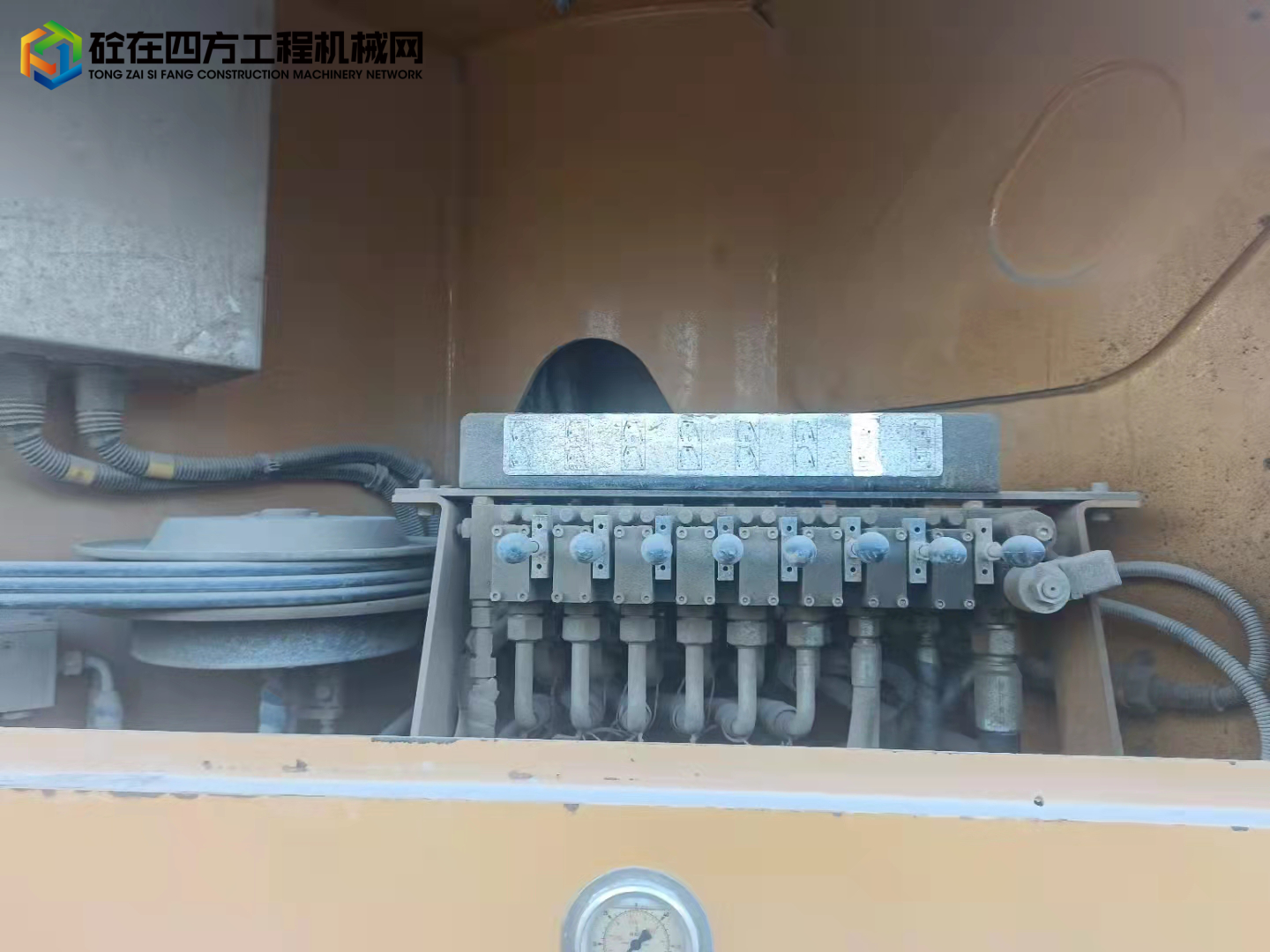 https://images.tongzsf.com/tong/truck_machine/20220210/162048e8449cbb.jpg