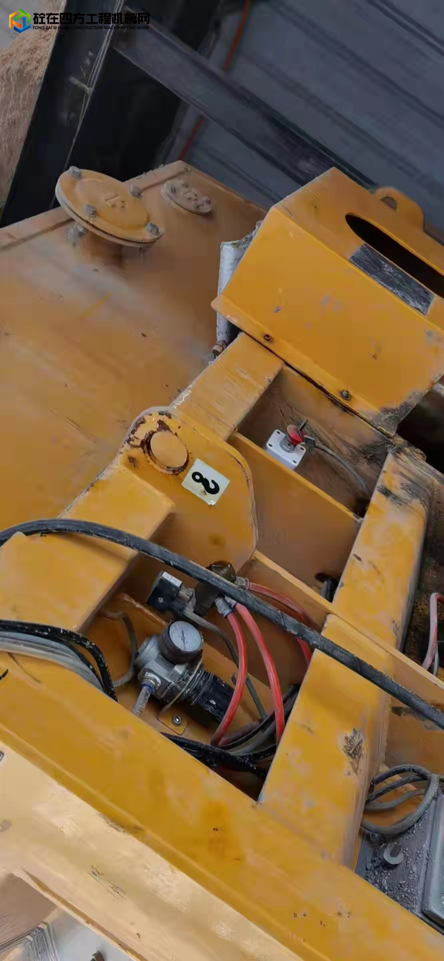 https://images.tongzsf.com/tong/truck_machine/20220301/1621d98aa256d0.jpg
