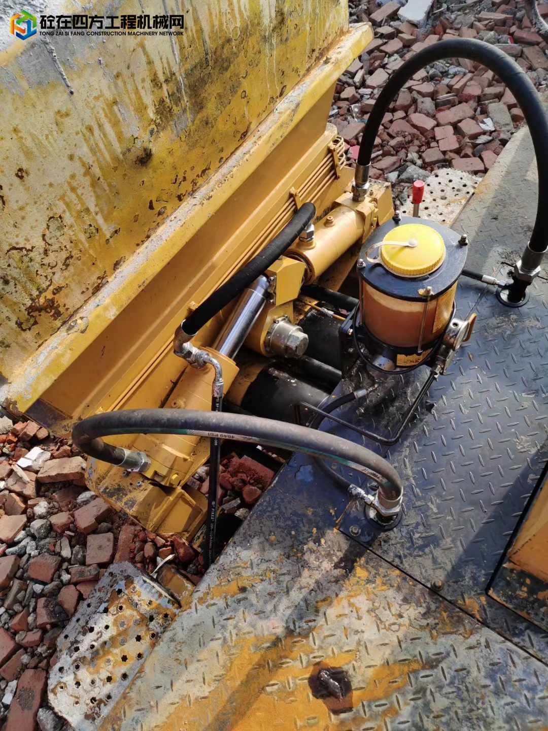 https://images.tongzsf.com/tong/truck_machine/20220410/162529784173bc.jpg
