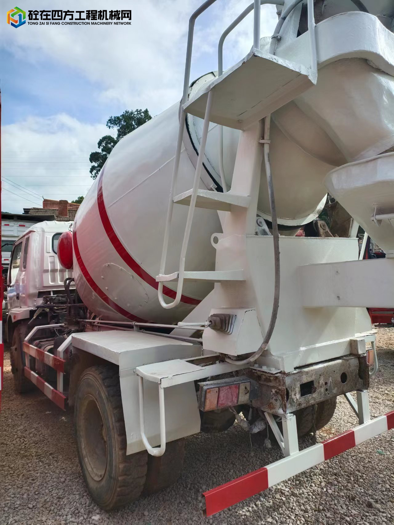 https://images.tongzsf.com/tong/truck_machine/20220921/1632a6b3f34e2a.jpg