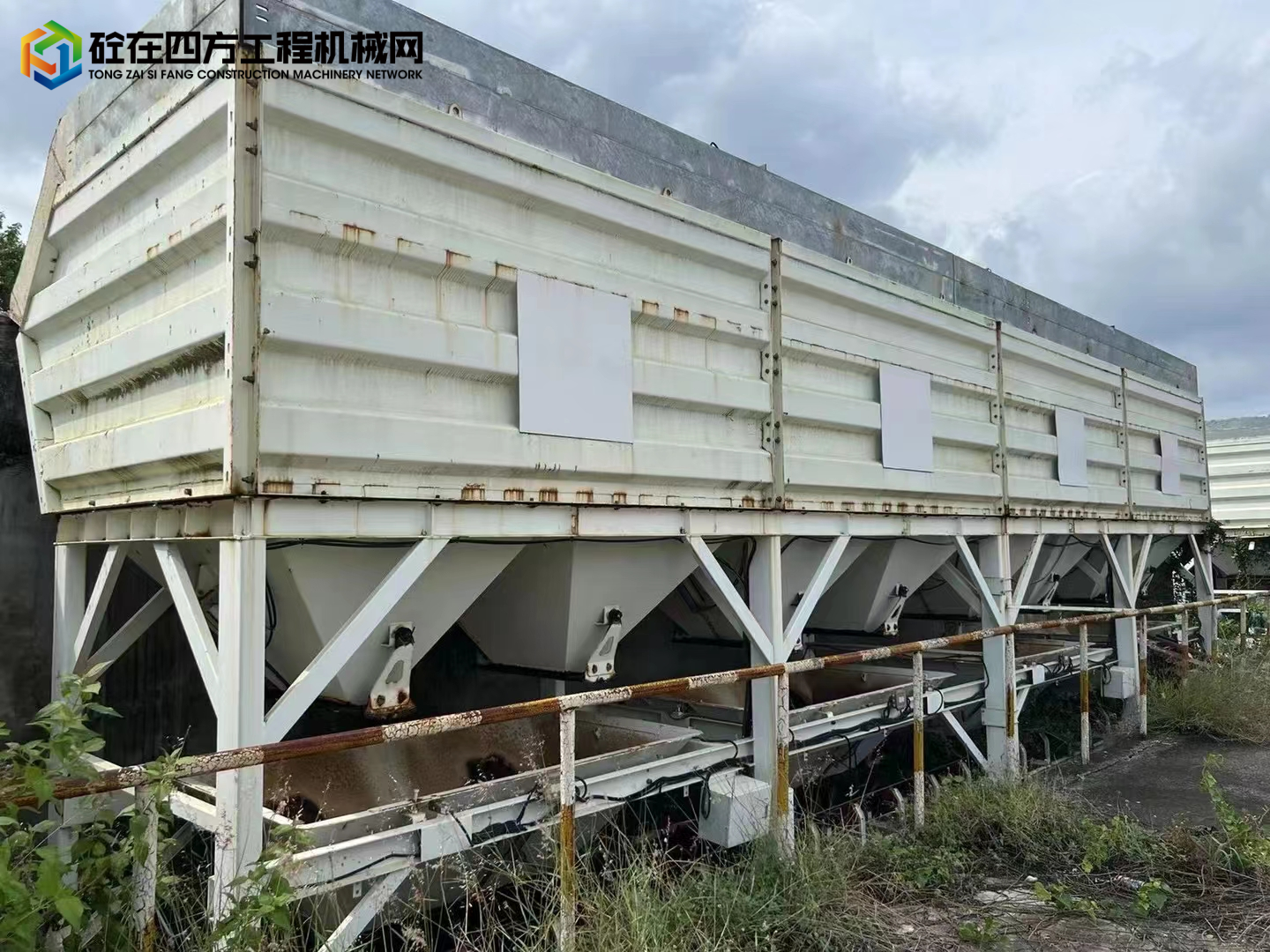 https://images.tongzsf.com/tong/truck_machine/20221031/1635fe15eabb54.jpg
