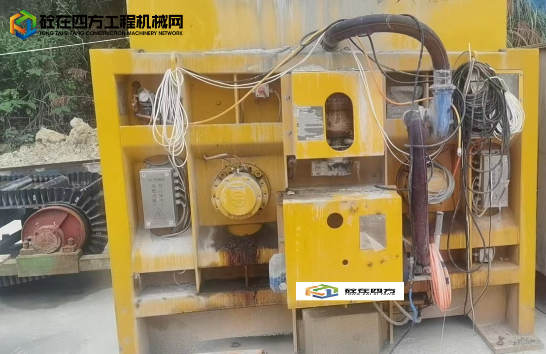 https://images.tongzsf.com/tong/truck_machine/20230403/1642a8b7f5b10a.jpg