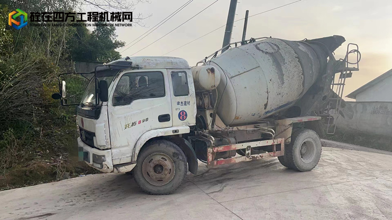 https://images.tongzsf.com/tong/truck_machine/20230505/16454772d18b40.jpg